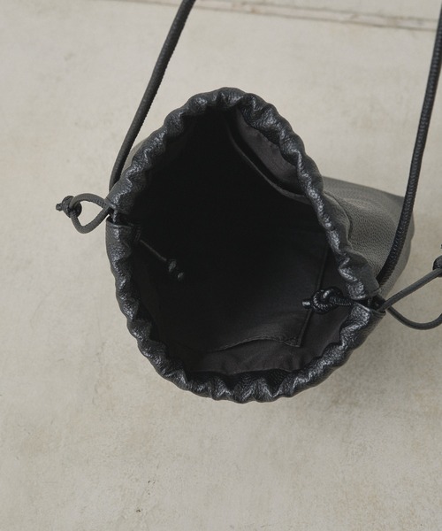 PUAL CE CIN(ピュアルセシン)の「フェイクレザー巾着バッグ(ショルダーバッグ・レディース・ブラック/ブラウン・FREE)」の17枚目の写真