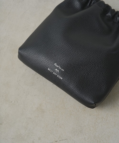 PUAL CE CIN(ピュアルセシン)の「フェイクレザー巾着バッグ(ショルダーバッグ・レディース・ブラック/ブラウン・FREE)」の18枚目の写真