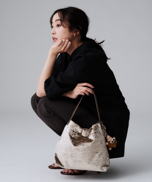 UNTITLED（アンタイトル）の「【トレンド／バッグチャーム付き】ワンハンドルバッグ（ショルダーバッグ・レディース・ブラック/ベージュ/ベージュ系5・99）」の16枚目の写真