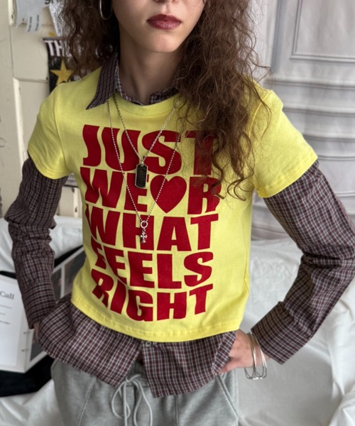 SHAGGIE(シャギー)の「【SNSで話題のコンパクトT!】コンパクトロゴショート丈Tシャツ(Tシャツ/カットソー・レディース・イエロー/ホワイト/レッド/ブラック×ホワイト/ブラック・FREE)」の14枚目の写真