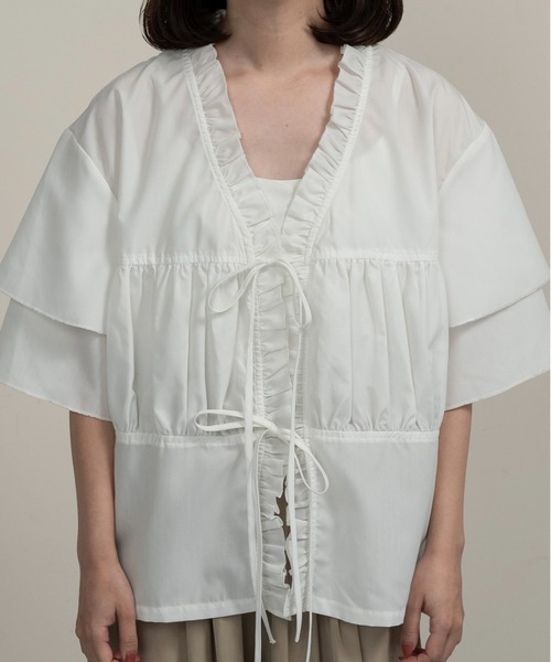 lawgy(ラウジー)の「v frill line gather ribbon blouse / vフリルラインギャザーリボンブラウス(シャツ/ブラウス・レディース・ホワイト/クリーム/ブルー・FREE)」の6枚目の写真