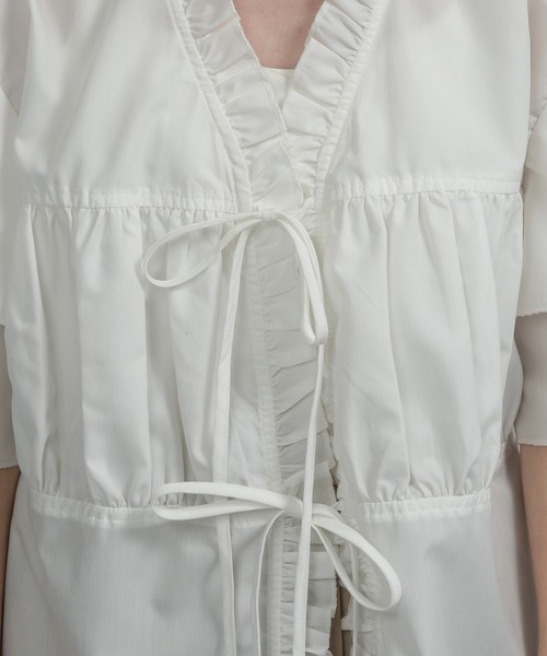 lawgy(ラウジー)の「v frill line gather ribbon blouse / vフリルラインギャザーリボンブラウス(シャツ/ブラウス・レディース・ホワイト/クリーム/ブルー・FREE)」の10枚目の写真