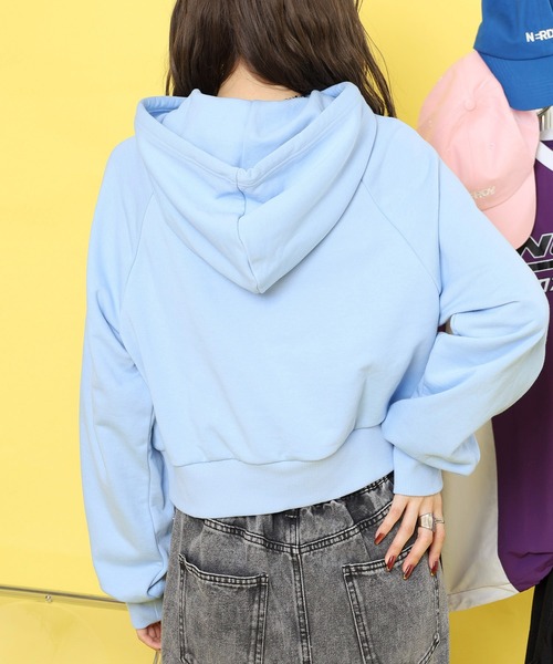 NERDY(ノルディ)の「カーシブロゴフーディー(パーカー・レディース・ホワイト/ピンク/ブルー/グレー・M/SS/S)」の14枚目の写真