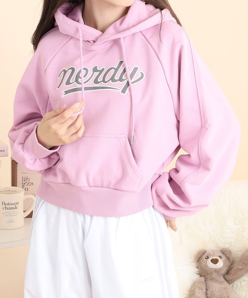 NERDY(ノルディ)の「カーシブロゴフーディー(パーカー・レディース・ホワイト/ピンク/ブルー/グレー・M/SS/S)」の16枚目の写真