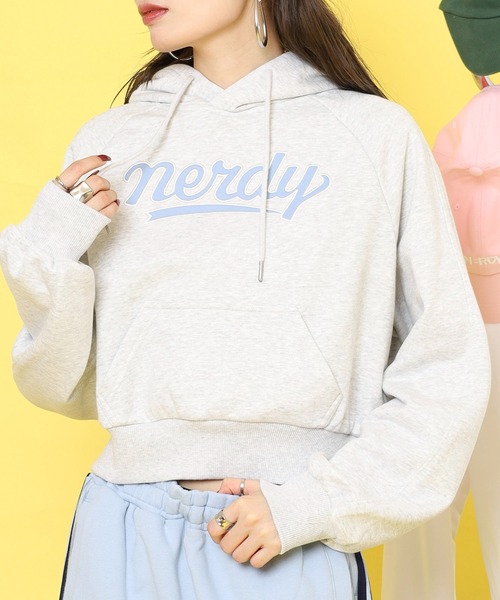 NERDY(ノルディ)の「カーシブロゴフーディー(パーカー・レディース・ホワイト/ピンク/ブルー/グレー・M/SS/S)」の10枚目の写真