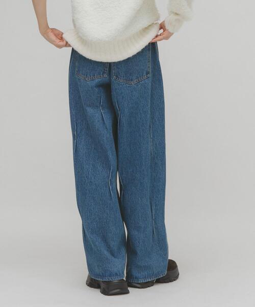 KBF(ケイビーエフ)の「タックWIDEデニム(デニムパンツ・レディース・ライトブルー/ブルー・38/36)」の5枚目の写真