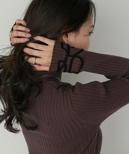 forksy.（フォルクシー）の「【forksy.】コード刺繍ハイネックリブニットプルオーバー（ニット/セーター・レディース・ブルー/チャコール/ブラウン/アイボリー/ブラック・FREE）」の4枚目の写真