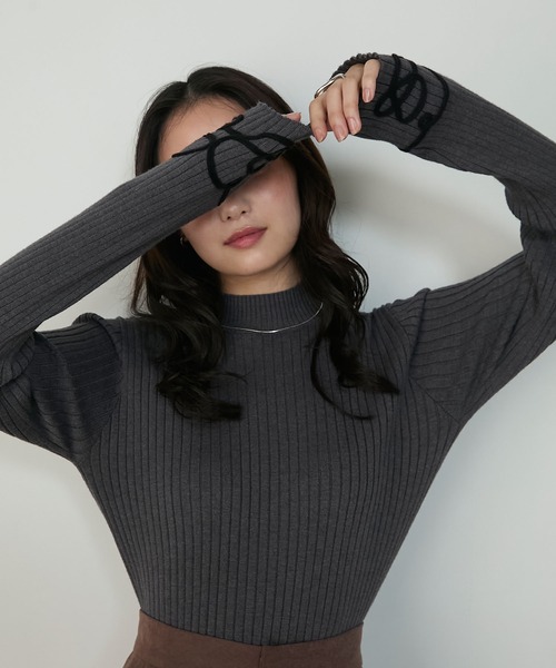 forksy.（フォルクシー）の「【forksy.】コード刺繍ハイネックリブニットプルオーバー（ニット/セーター・レディース・ブルー/チャコール/ブラウン/アイボリー/ブラック・FREE）」の3枚目の写真