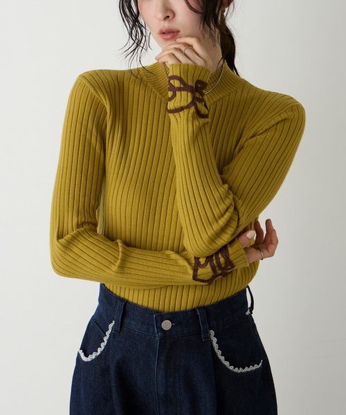 forksy.（フォルクシー）の「【forksy.】コード刺繍ハイネックリブニットプルオーバー（ニット/セーター・レディース・ブルー/チャコール/ブラウン/アイボリー/ブラック/マスタード/グリーン/ピンク/ワインレッド・FREE）」の7枚目の写真