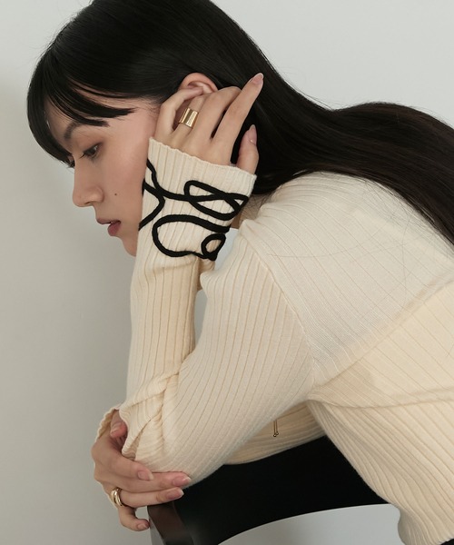 forksy.（フォルクシー）の「【forksy.】コード刺繍ハイネックリブニットプルオーバー（ニット/セーター・レディース・ブルー/チャコール/ブラウン/アイボリー/ブラック・FREE）」の9枚目の写真