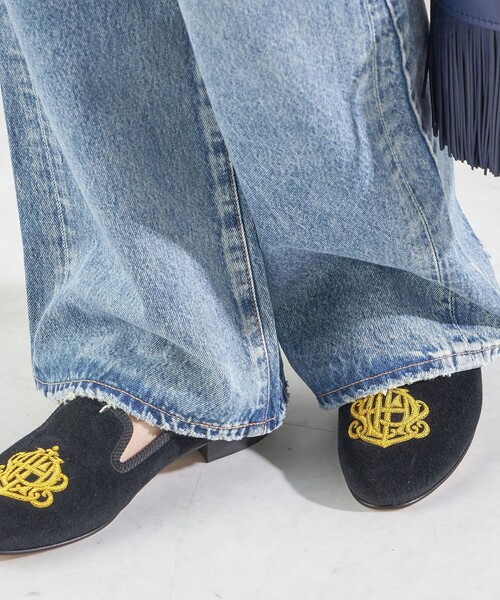 SHIPS（シップス）の「【SHIPS別注】Tricker’s:SHIPS CHURCHILL（スリッポン・レディース・ブラック・50/45）」の2枚目の写真