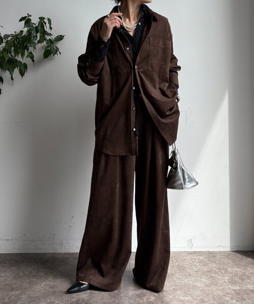 DouDou（ドゥドゥ）の「スウェードタックパンツ（その他パンツ・レディース・キャメル/グレイッシュベージュ/ダークブラウン・TM/FREE）」の5枚目の写真