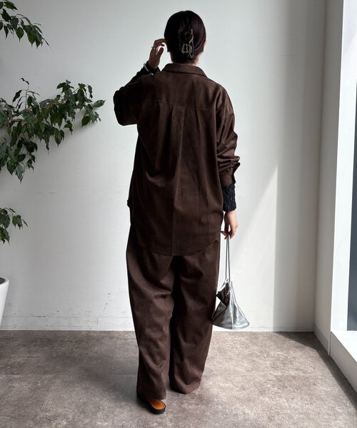 DouDou（ドゥドゥ）の「スウェードタックパンツ（その他パンツ・レディース・キャメル/グレイッシュベージュ/ダークブラウン・TM/FREE）」の7枚目の写真