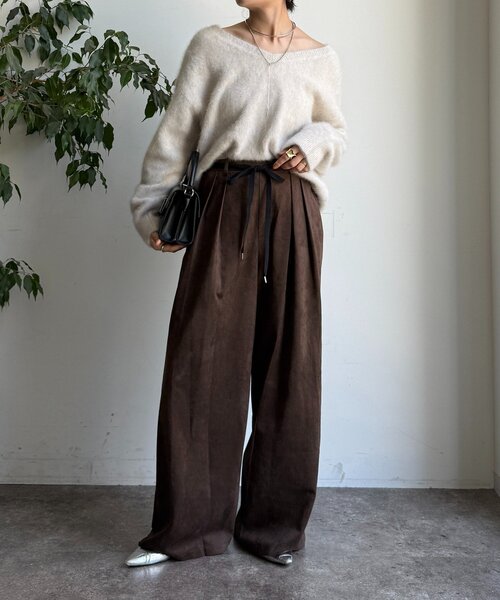 DouDou（ドゥドゥ）の「スウェードタックパンツ（その他パンツ・レディース・キャメル/グレイッシュベージュ/ダークブラウン・TM/FREE）」の9枚目の写真