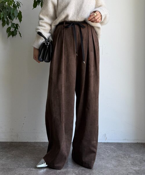 DouDou（ドゥドゥ）の「スウェードタックパンツ（その他パンツ・レディース・キャメル/グレイッシュベージュ/ダークブラウン・TM/FREE）」の15枚目の写真