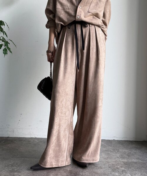 DouDou（ドゥドゥ）の「スウェードタックパンツ（その他パンツ・レディース・キャメル/グレイッシュベージュ/ダークブラウン・TM/FREE）」の21枚目の写真