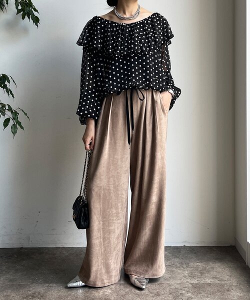 DouDou（ドゥドゥ）の「スウェードタックパンツ（その他パンツ・レディース・キャメル/グレイッシュベージュ/ダークブラウン・TM/FREE）」の22枚目の写真