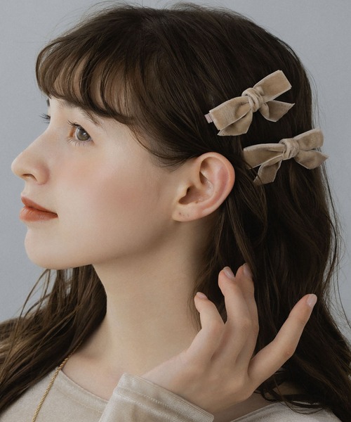 LA MUe（ラミュー）の「【LA MUE】ベロアリボンクリップ 2点セット（バレッタ/ヘアクリップ・レディース・ホワイト/ブラック/レッド/ベージュ・FREE）」の3枚目の写真
