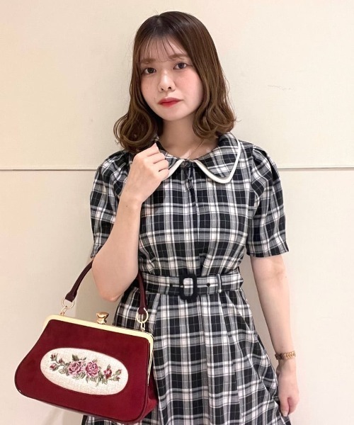 F i.n.t（フィント）の「タイ付きダブルカラーチェックワンピース（ワンピース・レディース・ブラック/ボルドー・FREE）」の14枚目の写真
