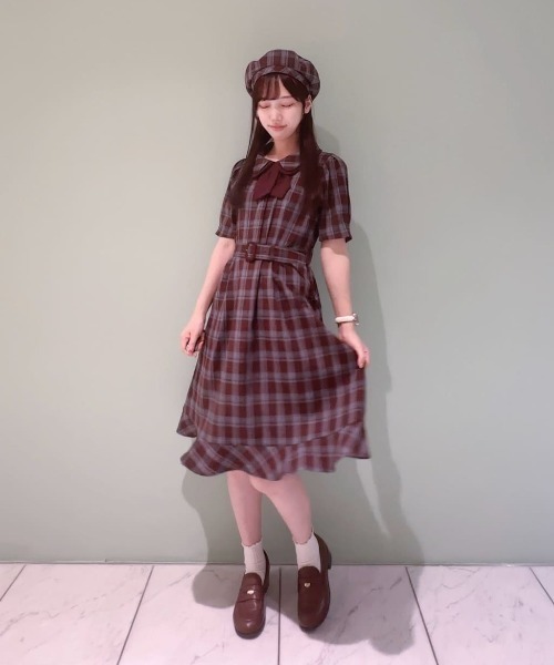 F i.n.t（フィント）の「タイ付きダブルカラーチェックワンピース（ワンピース・レディース・ブラック/ボルドー・FREE）」の22枚目の写真