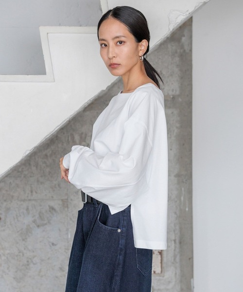 HEREIAM（ヘレイアム）の「【HEREIAM】秋の1枚、迷ったらコレで解決！/オフショルルーズプルオーバー（Tシャツ/カットソー・レディース・ホワイト/ブラック・FREE）」の5枚目の写真