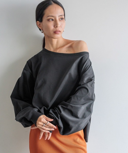 HEREIAM（ヘレイアム）の「【HEREIAM】秋の1枚、迷ったらコレで解決！/オフショルルーズプルオーバー（Tシャツ/カットソー・レディース・ホワイト/ブラック・FREE）」の18枚目の写真