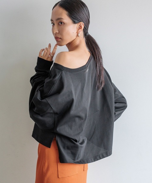 HEREIAM（ヘレイアム）の「【HEREIAM】秋の1枚、迷ったらコレで解決！/オフショルルーズプルオーバー（Tシャツ/カットソー・レディース・ホワイト/ブラック・FREE）」の21枚目の写真
