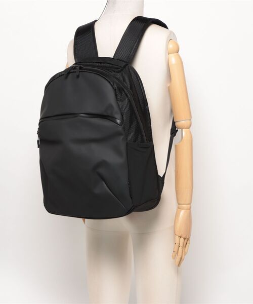 BEAMS DESIGN（ビームス デザイン）の「BEAMSDESIGN（ビームスデザイン）Watertight　バックパック（M）（バックパック/リュック・メンズ・ブラック・FREE）」の2枚目の写真