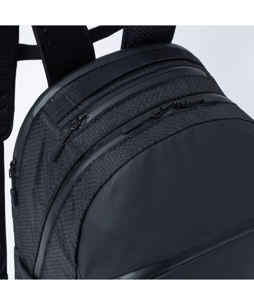 BEAMS DESIGN（ビームス デザイン）の「BEAMSDESIGN（ビームスデザイン）Watertight　バックパック（M）（バックパック/リュック・メンズ・ブラック・FREE）」の5枚目の写真