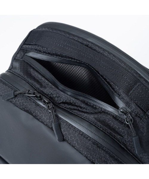 BEAMS DESIGN（ビームス デザイン）の「BEAMSDESIGN（ビームスデザイン）Watertight　バックパック（M）（バックパック/リュック・メンズ・ブラック・FREE）」の7枚目の写真
