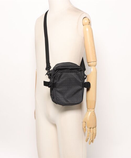 Gramicci（グラミチ）の「【RES】【GRAMICCI(グラミチ) 】RIPSTOP MINI SHOULDER BAG（ショルダーバッグ・メンズ・ブラック・FREE）」の5枚目の写真