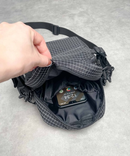 Gramicci（グラミチ）の「【RES】【GRAMICCI(グラミチ) 】RIPSTOP MINI SHOULDER BAG（ショルダーバッグ・メンズ・ブラック・FREE）」の6枚目の写真