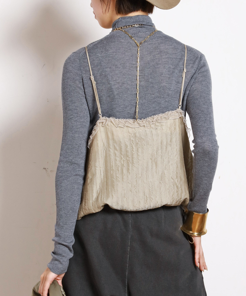 AP STUDIO（エーピーストゥディオ）の「【StandAlone/スタンド アローン】LACE TRIMMED SMOCKING TOP（キャミソール・レディース・カーキ・FREE）」の3枚目の写真