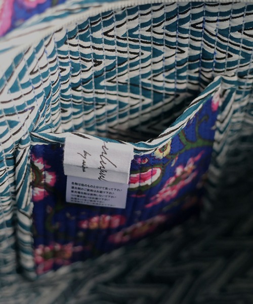 antiqua（アンティカ）の「花柄 キルティング トートバッグ（トートバッグ・レディース・ネイビー/ブルー・FREE）」の9枚目の写真