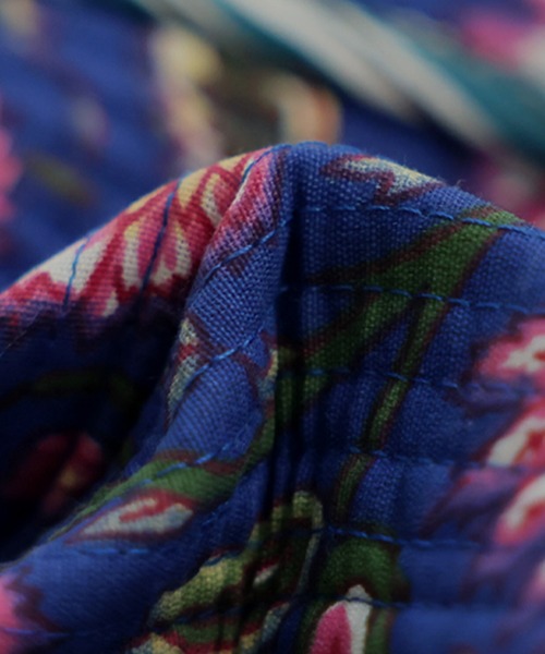 antiqua（アンティカ）の「花柄 キルティング トートバッグ（トートバッグ・レディース・ネイビー/ブルー・FREE）」の3枚目の写真