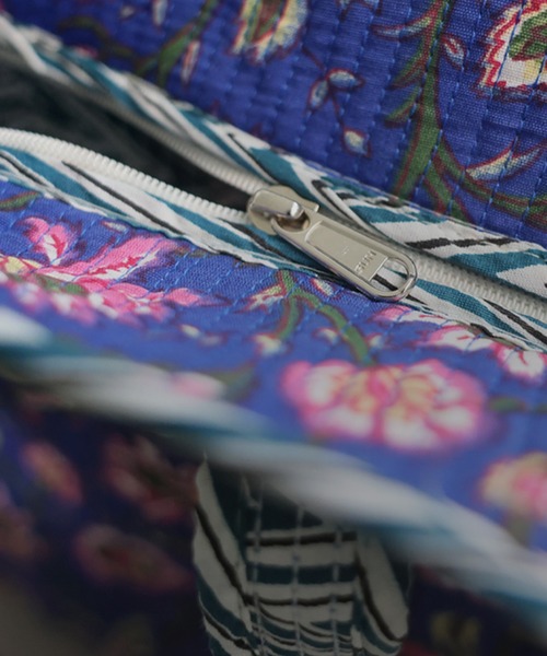 antiqua（アンティカ）の「花柄 キルティング トートバッグ（トートバッグ・レディース・ネイビー/ブルー・FREE）」の6枚目の写真