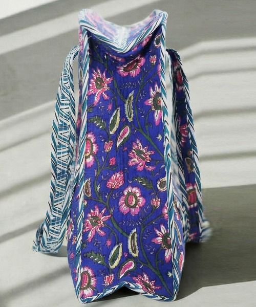 antiqua（アンティカ）の「花柄 キルティング トートバッグ（トートバッグ・レディース・ネイビー/ブルー・FREE）」の7枚目の写真