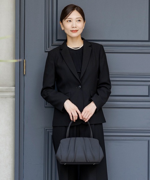 CARETTE(カレット)の「タックデザイン ブラックバッグ【喪服 礼服 ブラックフォーマル】(ハンドバッグ・レディース・ブラック・FREE)」の3枚目の写真