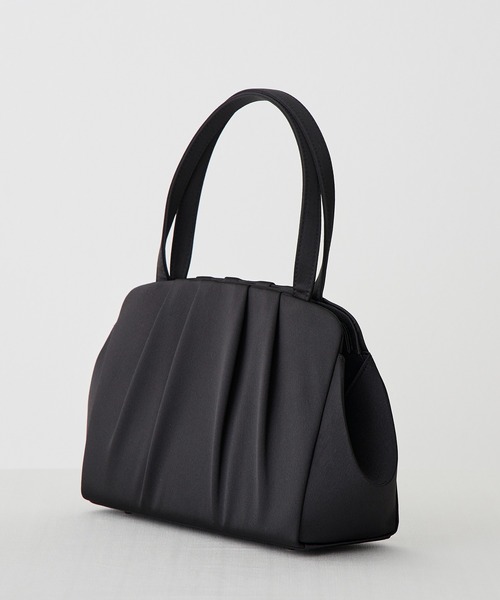 CARETTE(カレット)の「タックデザイン ブラックバッグ【喪服 礼服 ブラックフォーマル】(ハンドバッグ・レディース・ブラック・FREE)」の7枚目の写真