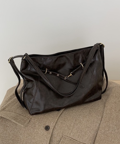 セール】2WAYベルトデザインショルダーバッグ/リュック/A4サイズ対応