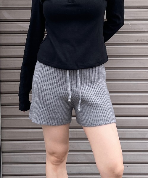 ROGER AND RAW(ロジャーアンドロウ)の「リブニットショートパンツ(その他パンツ・レディース・グレー/ブラック・FREE)」の1枚目の写真