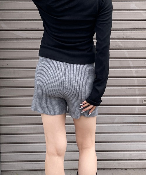 ROGER AND RAW(ロジャーアンドロウ)の「リブニットショートパンツ(その他パンツ・レディース・グレー/ブラック・FREE)」の6枚目の写真