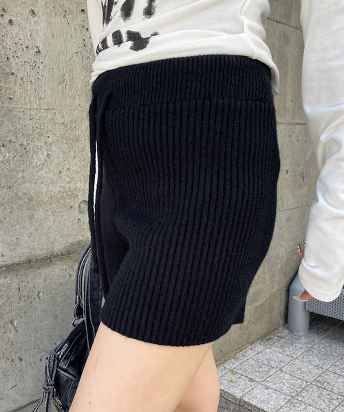 ROGER AND RAW(ロジャーアンドロウ)の「リブニットショートパンツ(その他パンツ・レディース・グレー/ブラック・FREE)」の10枚目の写真