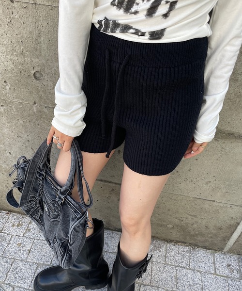 ROGER AND RAW(ロジャーアンドロウ)の「リブニットショートパンツ(その他パンツ・レディース・グレー/ブラック・FREE)」の13枚目の写真