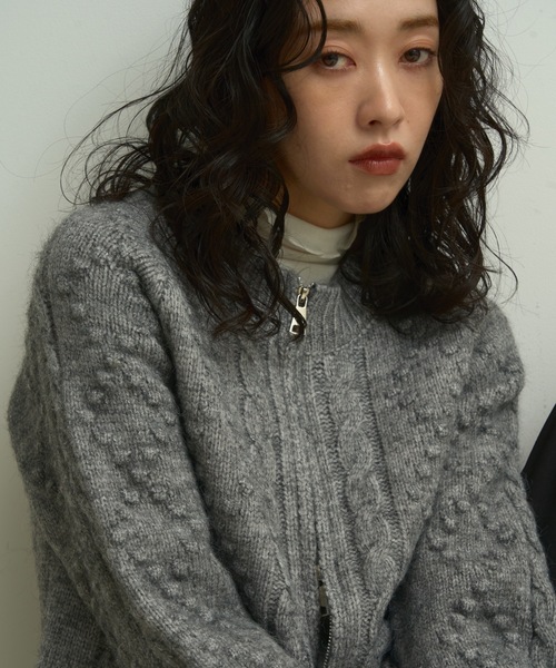 Lutim by u(ルチバイユー)の「Double-zip Aran knit cardigan / ダブルジップアランニットカーディガン(カーディガン/ボレロ・レディース・グレー/ナチュラル・FREE)」の9枚目の写真