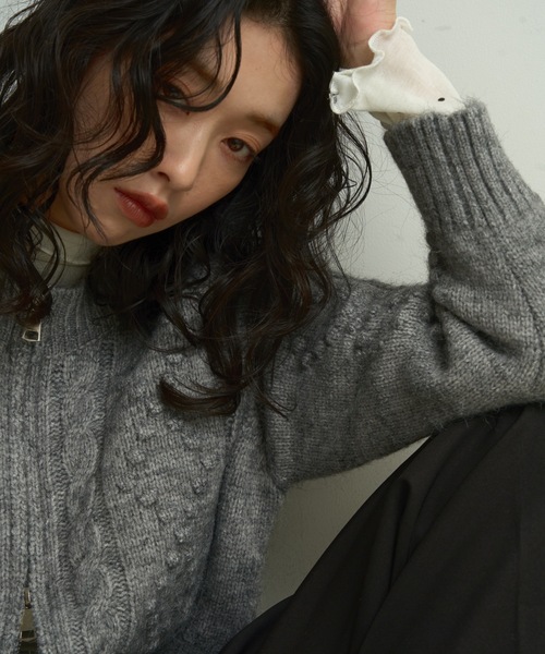 Lutim by u(ルチバイユー)の「Double-zip Aran knit cardigan / ダブルジップアランニットカーディガン(カーディガン/ボレロ・レディース・グレー/ナチュラル・FREE)」の11枚目の写真