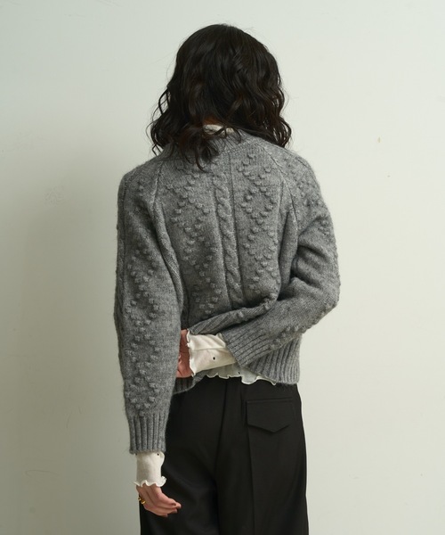 Lutim by u(ルチバイユー)の「Double-zip Aran knit cardigan / ダブルジップアランニットカーディガン(カーディガン/ボレロ・レディース・グレー/ナチュラル・FREE)」の5枚目の写真