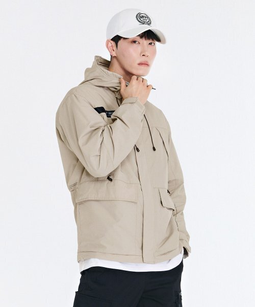 CHASECULT（チェイスカルト）の「男性ポケットディテールフードジャケット-CARK4112B0X（ナイロンジャケット・メンズ・Beige・100/105/95）」の3枚目の写真