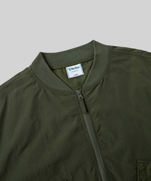 Verdnt（バーダント）の「シャーリングナイロンクロップジャケット[カーキ]（ナイロンジャケット・レディース・カーキ・SMALL/MEDIUM/LARGE）」の3枚目の写真