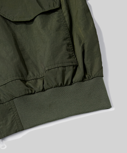 Verdnt（バーダント）の「シャーリングナイロンクロップジャケット[カーキ]（ナイロンジャケット・レディース・カーキ・SMALL/MEDIUM/LARGE）」の4枚目の写真